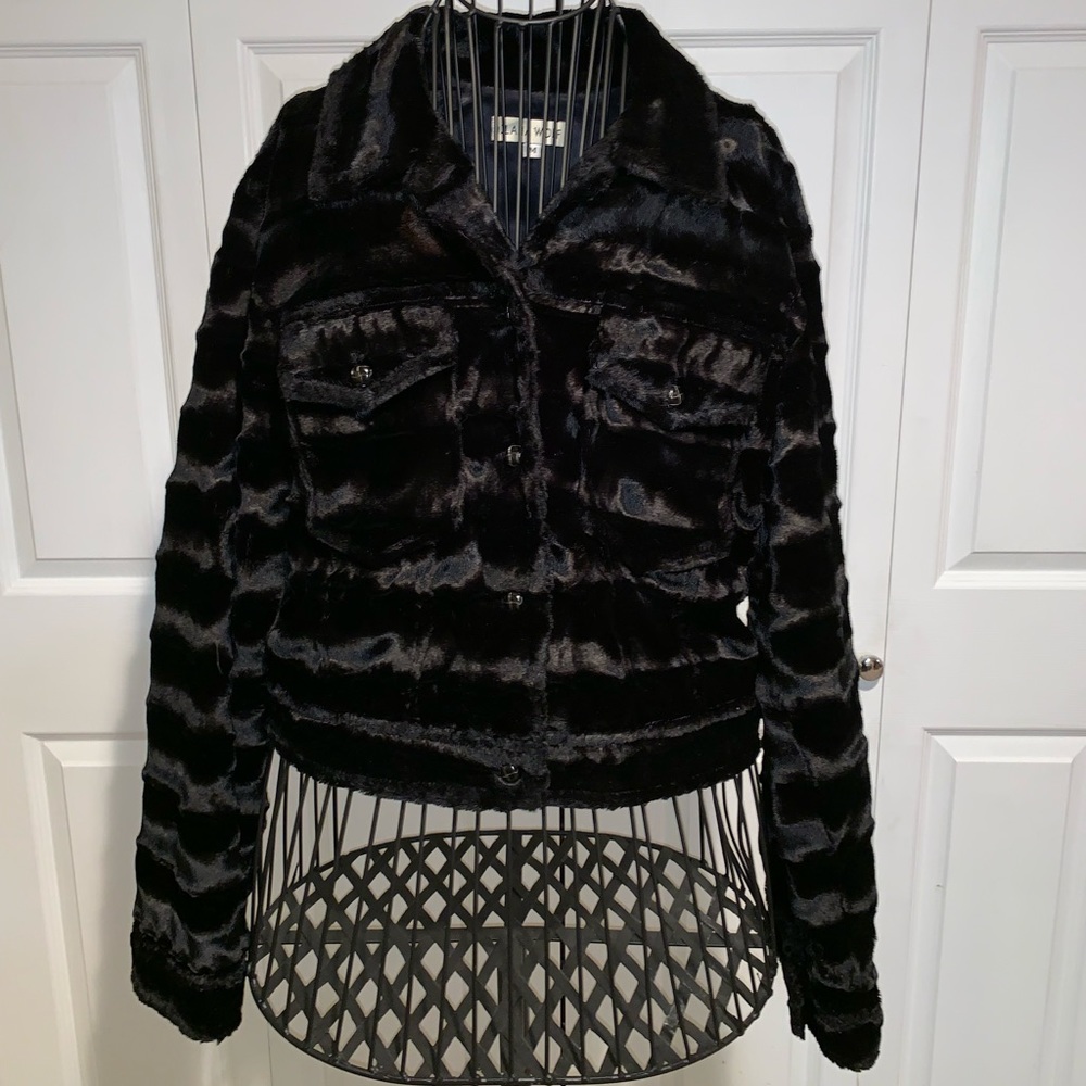 Iliana Wolf faux fur Jacket